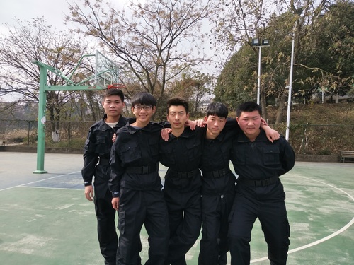 校卫队2 校卫队2