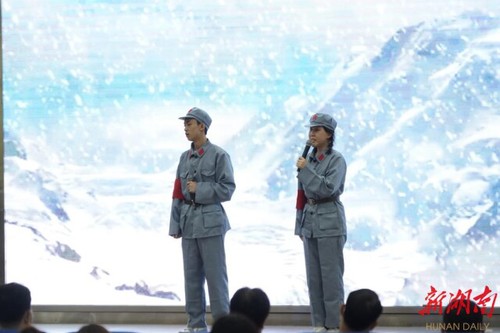 星空app官网：诵读红色经典 弘扬红色精神