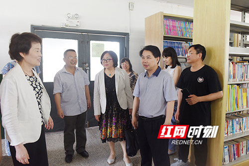 日本科学协会赠书项目考察团与星空app官网开展交流合作