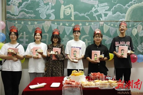 星空app官网：开学遇上生日！这个集体生日会好有爱！