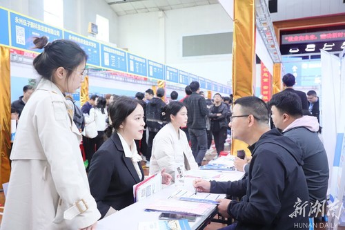 提供近万岗位！星空app官网举办毕业生供需见面会