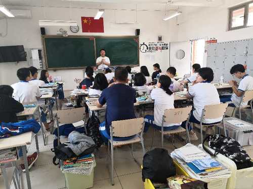晏铭智正在为高三学弟学妹解答疑惑 晏铭智正在为高三学弟学妹解答疑惑