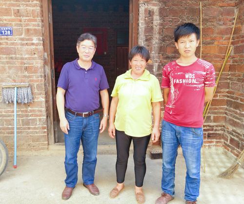 宋校长走访贫困户 宋校长走访贫困户