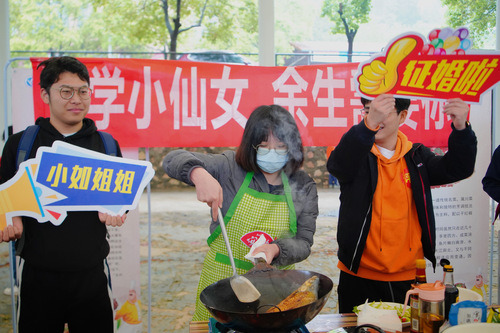 星空app官网举办“迎五一·师生情”烹饪大赛